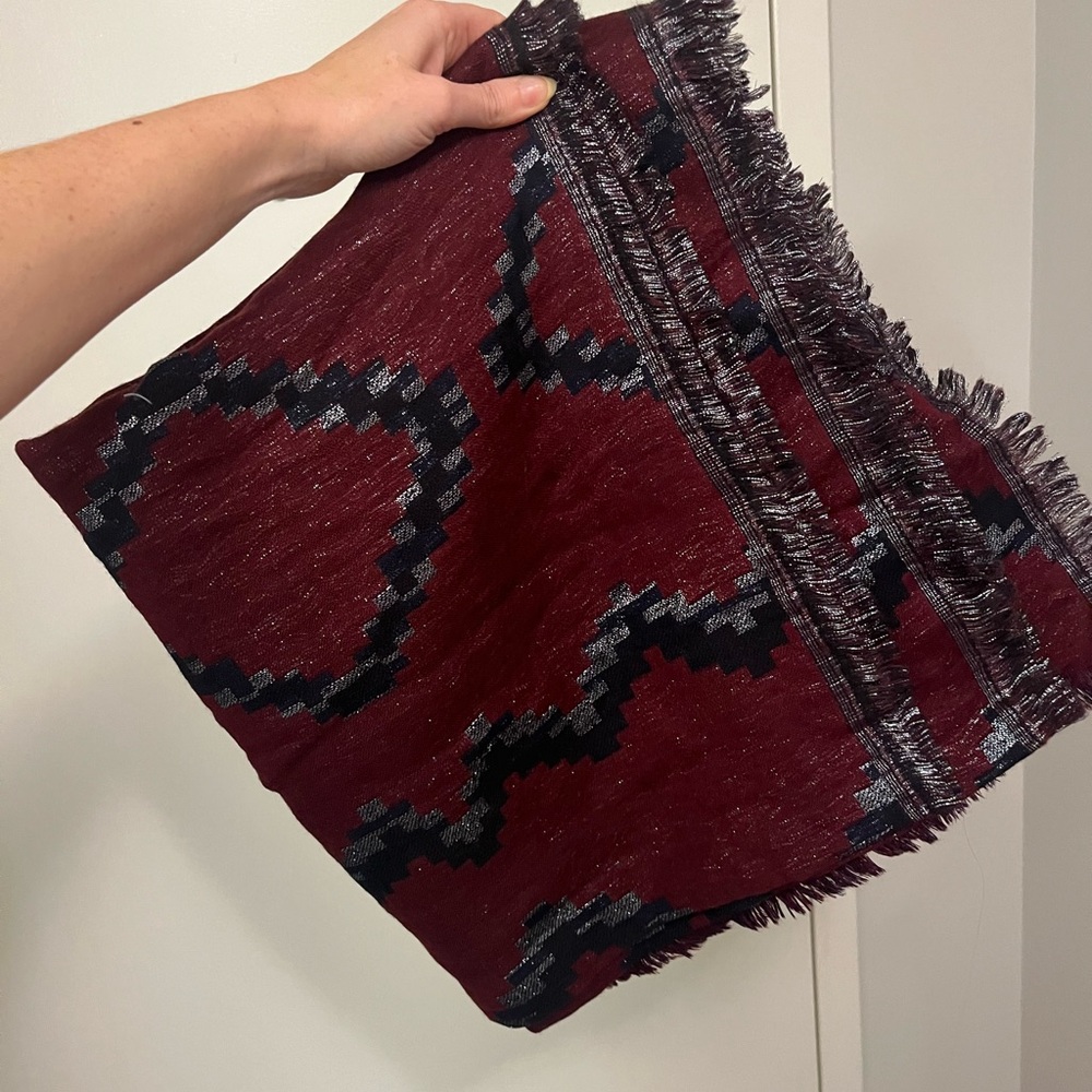Rare Aritzia Wilfred Metallic Blanket Scarf